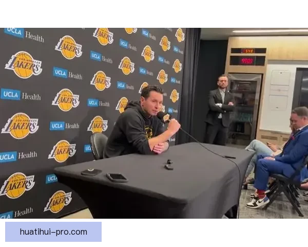 雷迪克：不会让艾顿和海斯更多外线三分 詹姆斯的表现已超越语言赞美